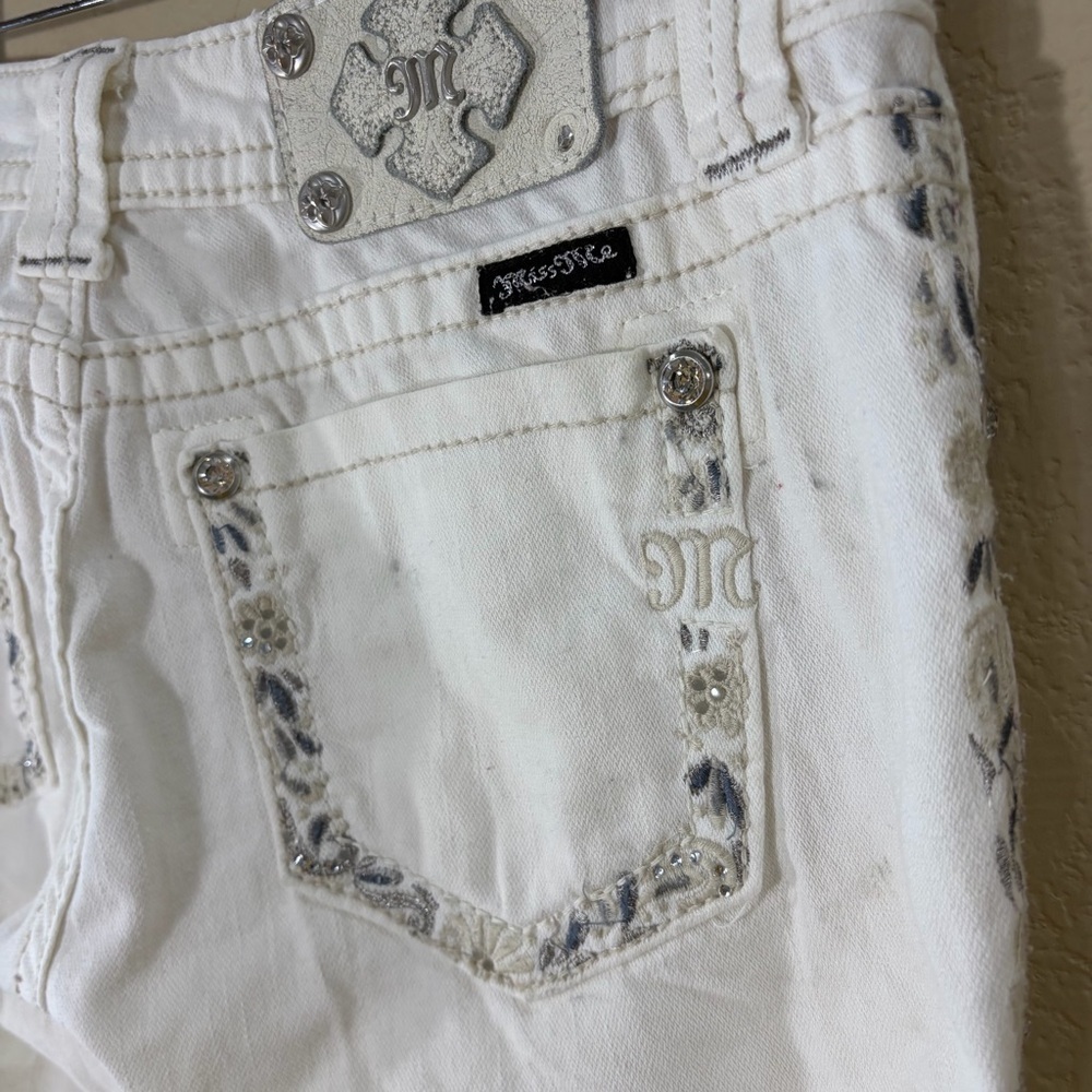 Y2K MISS ME Women's Cuffed Capri White Embellised Embroidered Jeans Sz 28 Grunge - Picture 7 of 14